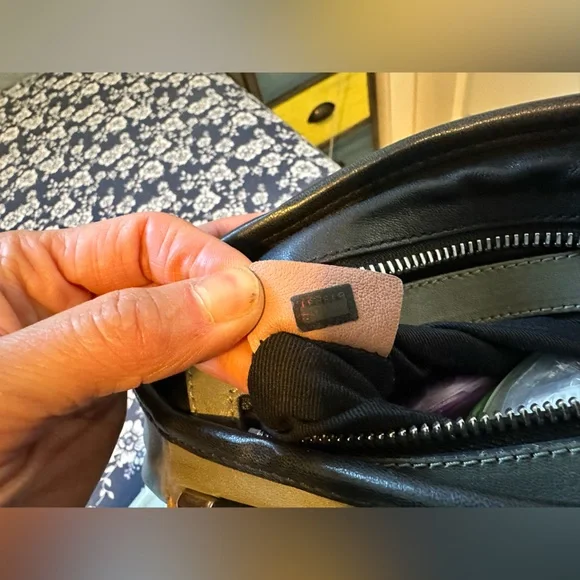 Authentic adorable butter soft Grey Chloe bag with shoulder strap - Picture 8 of 10